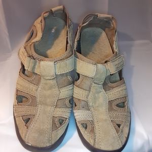 Cobbie Cuddlers Suzanne Leather Closed Toe Comfort